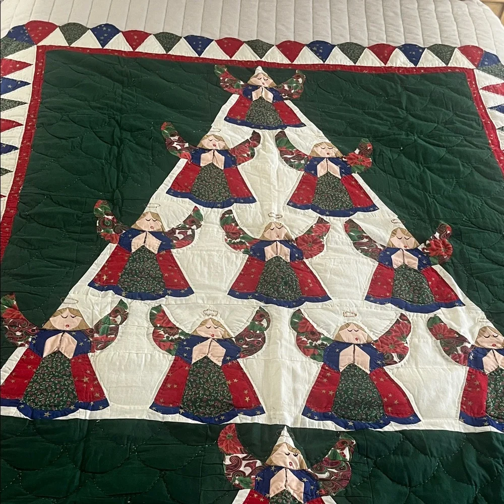 HANDMADE Angel Praying Choir Festive QUILT Scalloped Edges HOLIDAY CHRISTMAS Tre